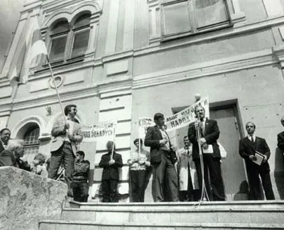 Незалежніцкі мітынг на Савецкай плошчы, 1990